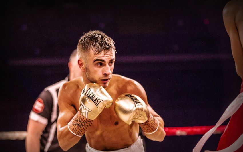"Картонные" дела: Эндрю Молоуни "стал" чемпионом WBA, Роман Гонсалес - "суперчемпион"