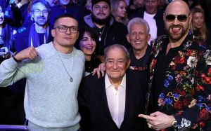 Боб Арум: "Я хотел бы, чтобы Усик участвовал в бою за бесспорное чемпионство"