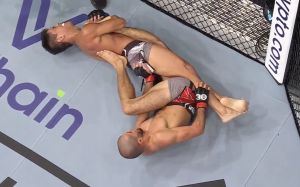Мухаммад Мокаев засабмитил Жафела Фильо в третьем раунде на UFC 286