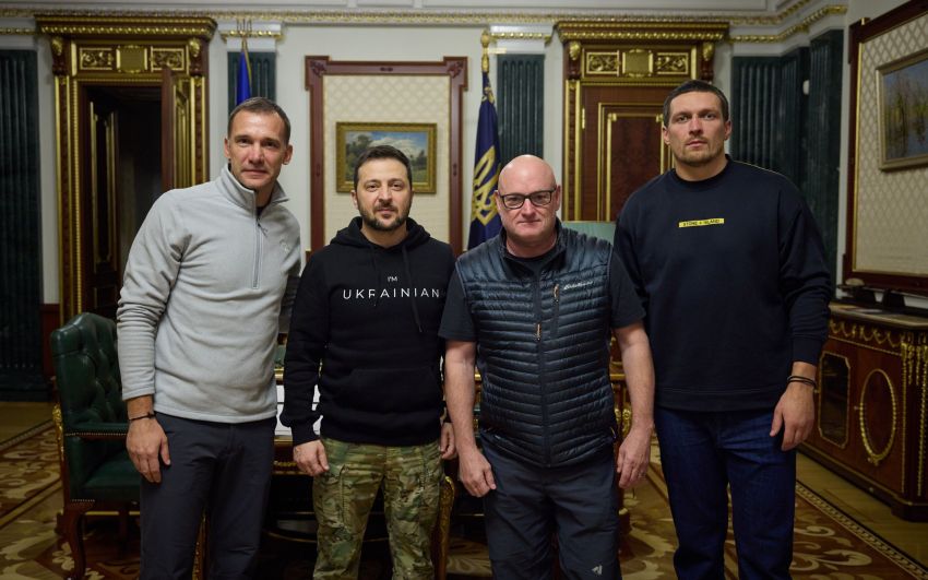Александр Усик пригласит Зеленского на бой с Дюбуа: "Если он придет, то займет место в первом ряду"