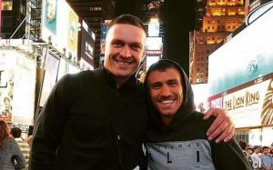 Василий Ломаченко поздравил Усика с днем рождения: "Гни свою линию!"