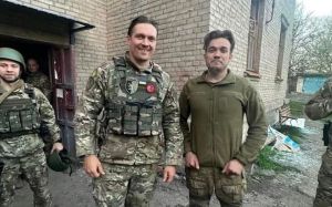 Александр Усик рассказал о своем визите на передовую: "Я видел, как бегут мои враги"