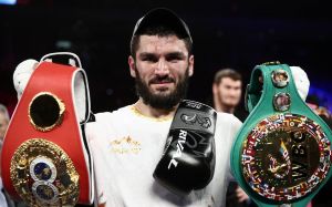 Артур Бетербиев отказался ставить на кон титул WBC в поединке с Фаньлуном