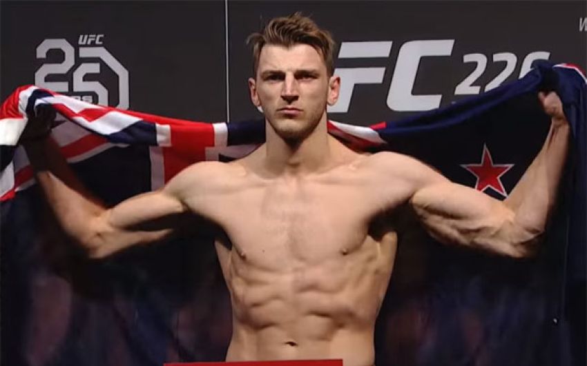 Дэн Хукер проведет бой против Насрата Хакпараста на UFC 266