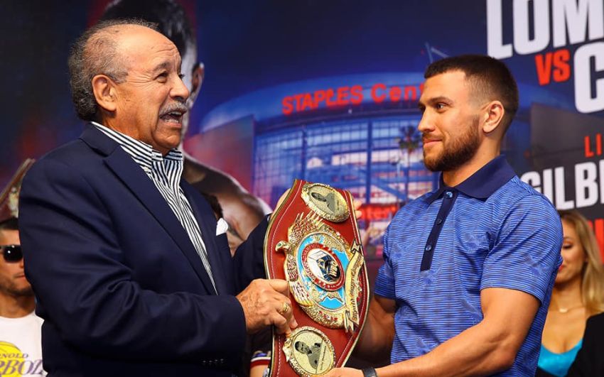 Президент WBO объяснил ситуацию с претендентом в легком весе