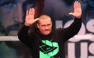 В команде Усика объяснили, почему Александр отказался от титула WBO