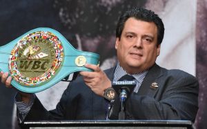 Президент WBC предположил, что присутствие отцов в углу у боксеров может оказывать негативное влияние