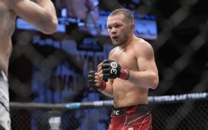 "Он ни на один бой в UFC не вышел здоровым". Хамзин рассказал о травмах Петра Яна
