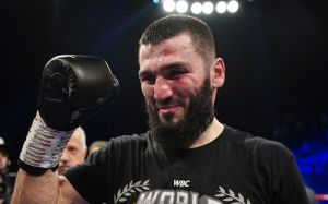 Артур Бетербиев озвучил свой топ-5 лучших боксеров мира
