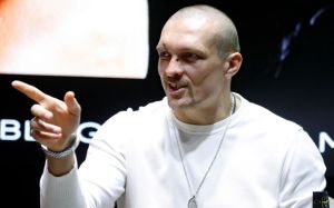 Усик обозвал "де**мом" бой Фьюри и Уайта — промоутер