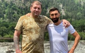 "Я даже не могу трусы надеть": менеджер Емельяненко показал, как Александр восстанавливался после загула