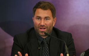 Эдди Хирн объяснил, почему сложно достигнуть соглашения по организации боя между Тайсоном Фьюри и Диллианом Уайтом