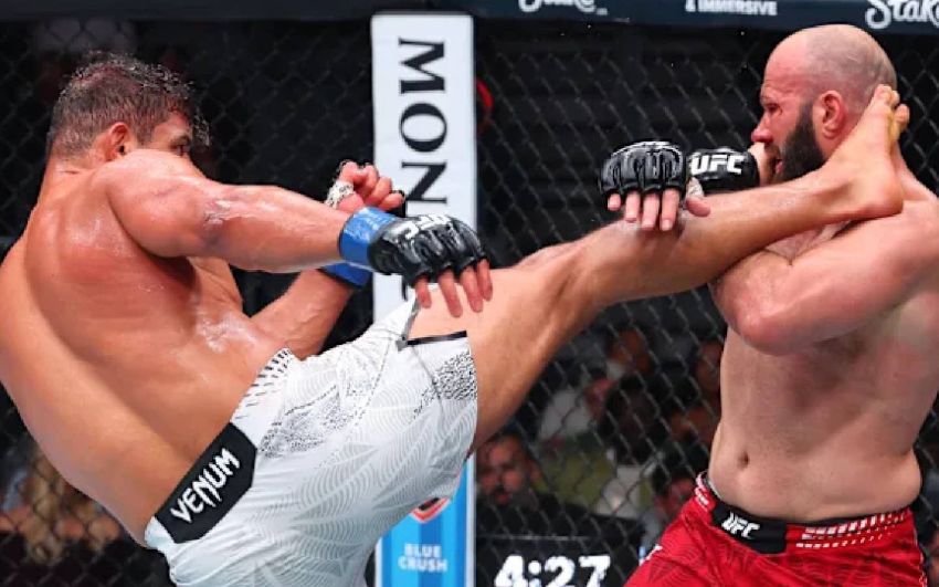 Пауло Коста удосрочил Азамата Мурзаканова на UFC 327