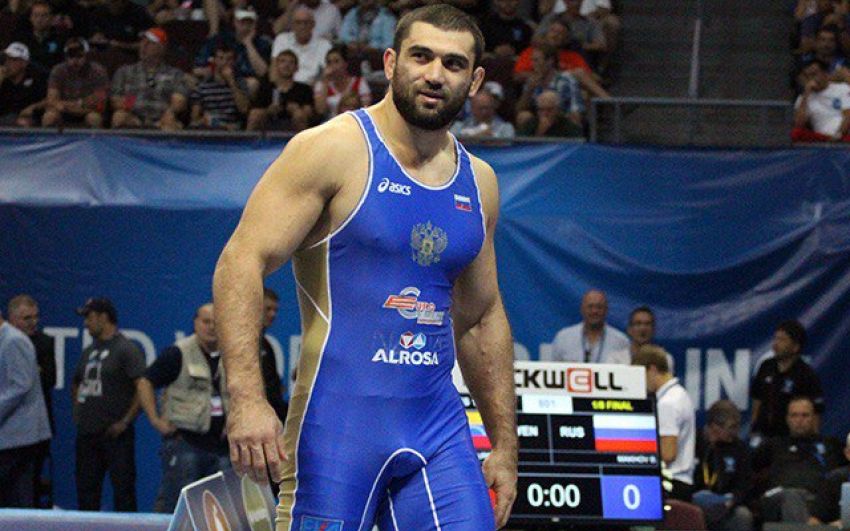 Билял Махов тренирует ударку, но в приоритете чемпионат Европы по вольной борьбе