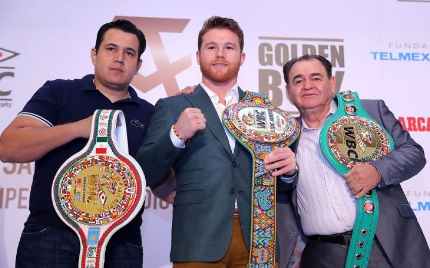 Сауль Альварес на торжественной церемонии получил пояс WBC