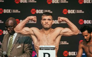 Адвокат Деревянченко обратился в IBF с требованием организовать бой с Головкиным в случае дисквалификации Альвареса