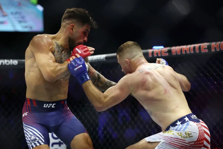 Джастин Гэтжи остановил Илию Топурию в безумной драке на UFC Freedom 250