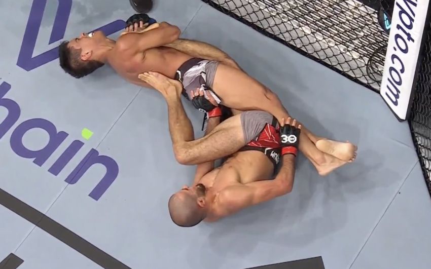 Мухаммад Мокаев засабмитил Жафела Фильо в третьем раунде на UFC 286