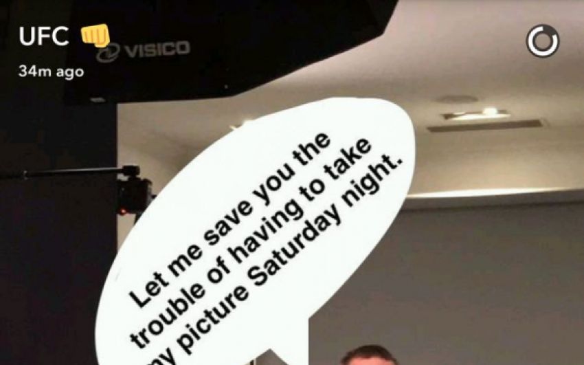  Конор Макгрегор появился в Snapchat с двумя чемпионскими поясами UFC 
