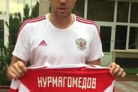 Дзюба подарил Хабибу футболку сборной России