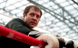 Рахим Чахкиев призвал Емельяненко согласиться на боксерский поединок: "Тебе не стоит ничего бояться"
