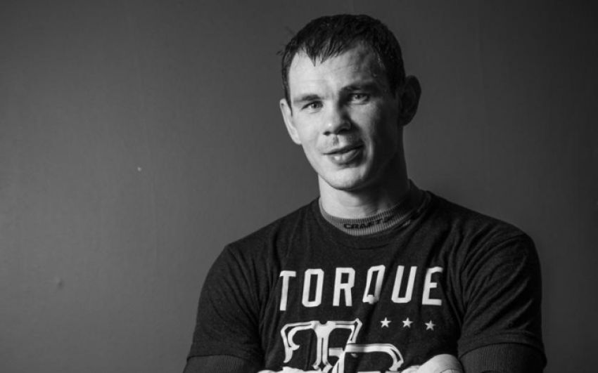 «Да его наградить надо!» Олимпийский чемпион по боксу заступился за очкарика, которому грозит 8 лет тюрьмы за драку .