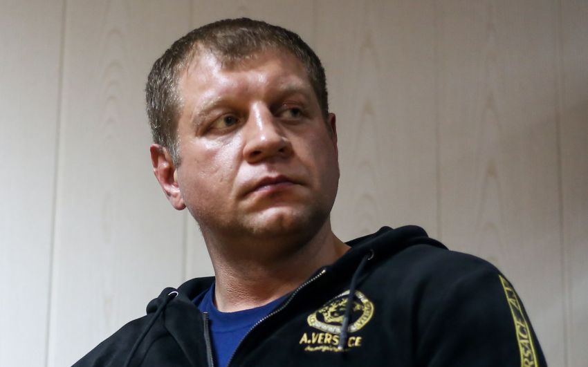 Камил Гаджиев: "Если Емельяненко неделю не попьет, то просто зашибет Монсона с двух ударов"