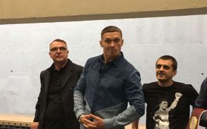 Усик пообещал "закопать" Хука после его провокационных выходок