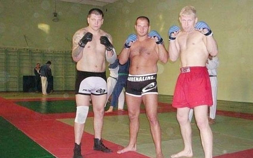 Александр Емельяненко вспомнил о жестком спарринге с Харитоновым: "Федя потом на нас обоих ругался: "Вы че, дебилы, убиваете друг друга?"