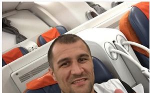 Российский чемпион мира по боксу Сергей Ковалев шокировал своих поклонников выбором одежды.