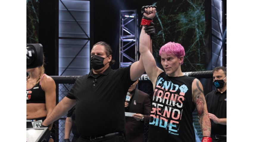 Боец-трансгендер дебютировала в ММА с досрочной победы