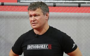 Олег Тактаров восхитился борщом и заговорил по-украински