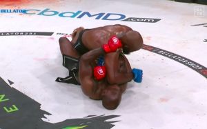Кори Андерсон успешно дебютировал в Bellator, досрочно победив Мелвина Манхуфа