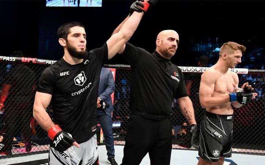Дэн Хукер проанализировал свое поражение Махачеву: "Произошла череда ошибок"