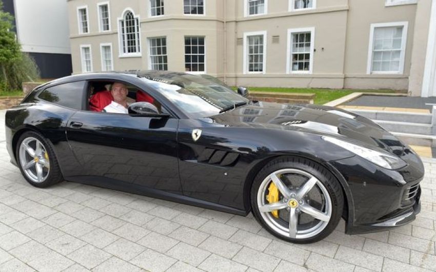 Тайсон Фьюри показал новый Ferrari за 375 тыс. долларов
