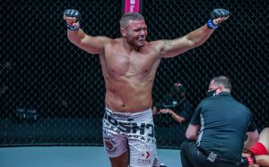 Анатолий Малыхин подерется за временный титул ONE Championship
