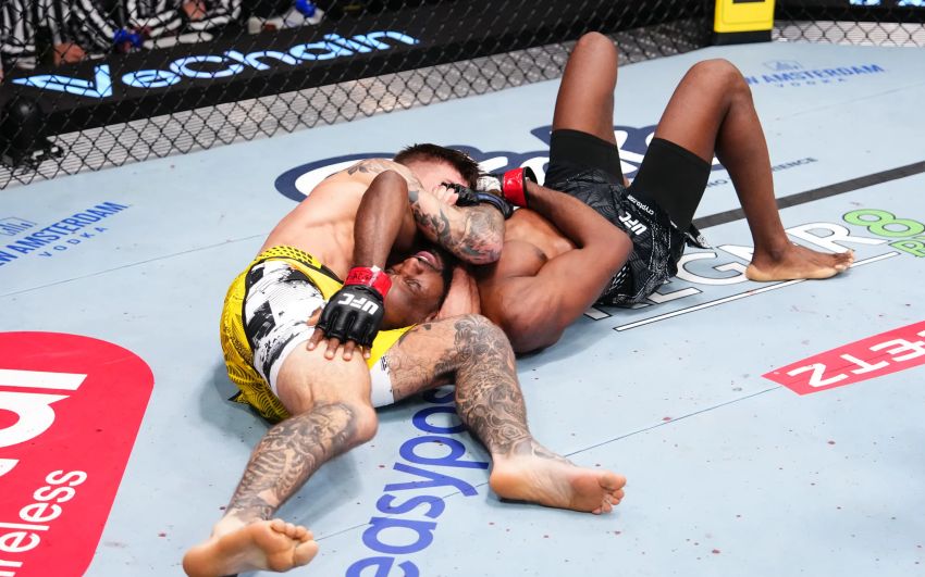 Ярослав Амосов быстро "задушил" Нила Магни на UFC on ESPN 73