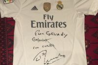 Криштиану Роналду подарил Геннадию Головкину футболку «Реала» с автографом 