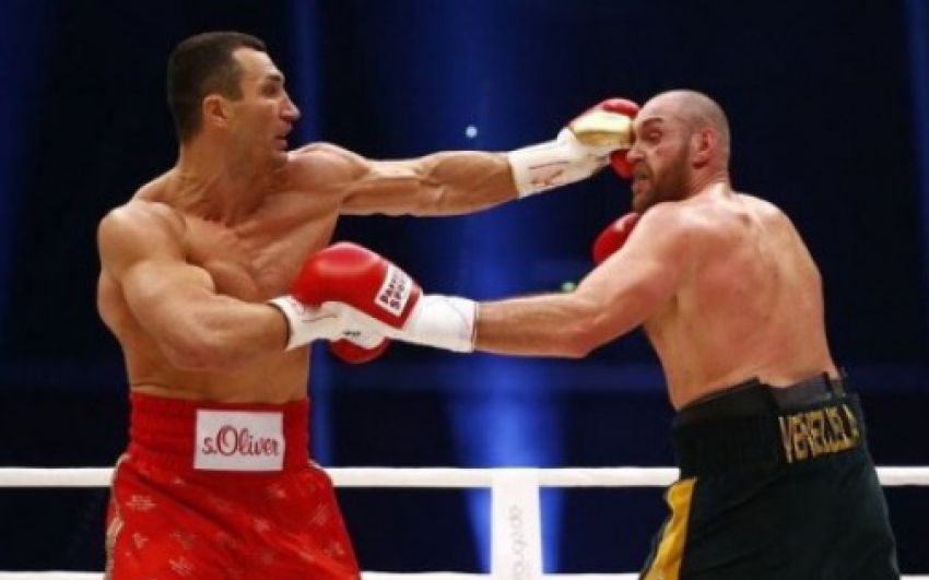 Попытки трехкратного чемпионства в тяжелом весе.
