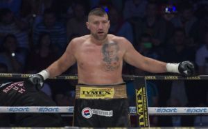 Мартин Баколе Илунга досрочно победил Мариуша Ваха