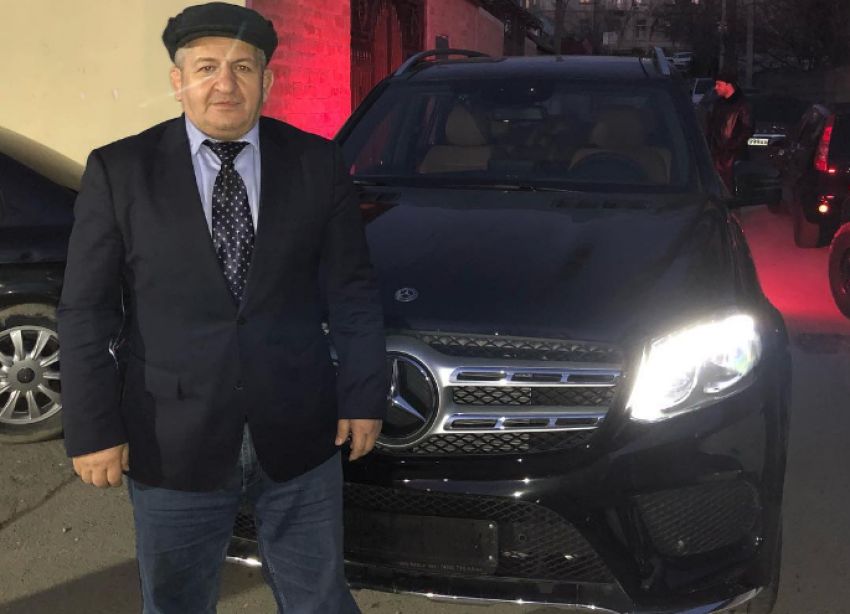 Рамзан Кадыров подарил внедорожник Mercedes-Benz отцу Хабиба Нурмагомедова