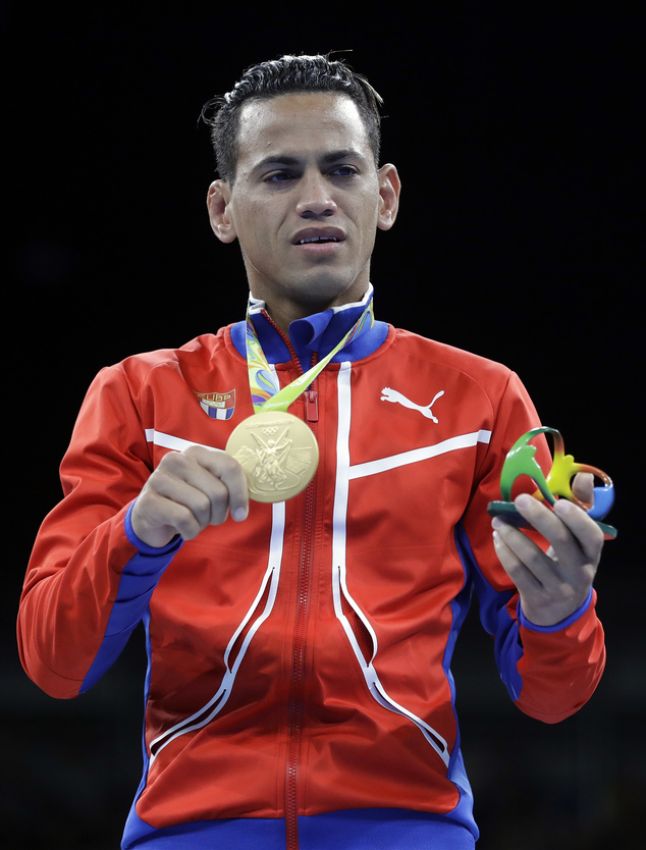 Золотой медалист олимпийский игр Робейси Рамирес подписал контракт с Top Rank