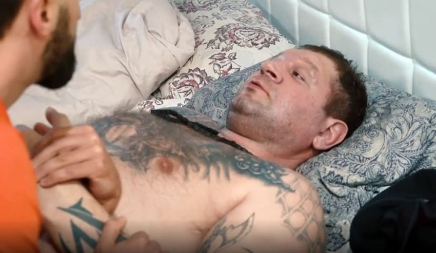 Александр Емельяненко пожаловался на нежелание тренироваться: "Ноги не идут в спортзал"