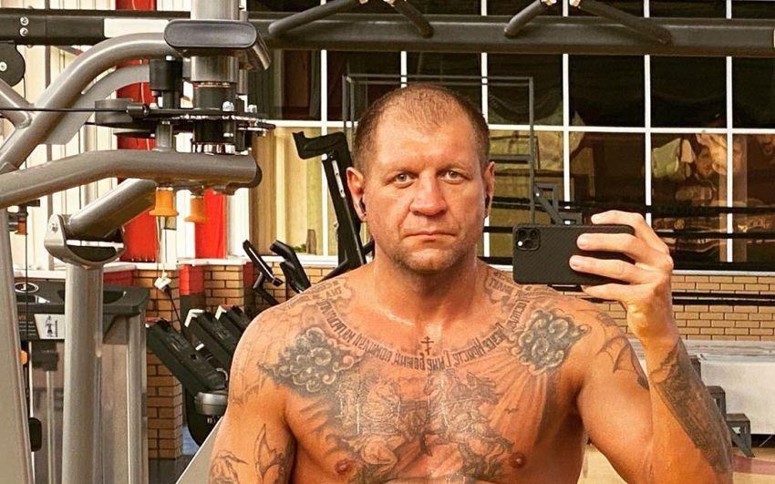 Александр Емельяненко показал актуальную форму и назвал свой вес