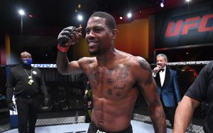 Кевин Холланд раскритиковал UFC за решение дать бой Келвину Гастелуму с Робертом Уиттакерм