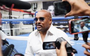 Глава Mayweather Promotions: "Боб Арум просто выжил из ума"