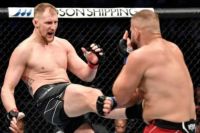 Александр Волков одержал победу в бою с Тыбурой на UFC 267