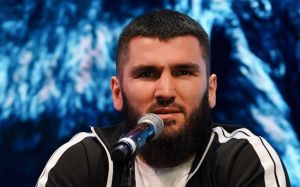 Артуру Бетербиеву сняли швы после операции на колене: "Самое неприятное позади"