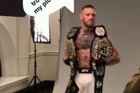  Конор Макгрегор появился в Snapchat с двумя чемпионскими поясами UFC 