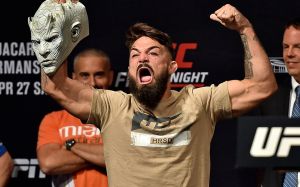 Майк Перри подписал контракт с BKFC